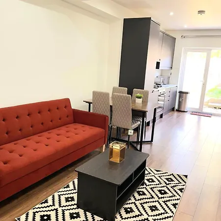Spacious 3 Bed Flat Belvedere Dartford